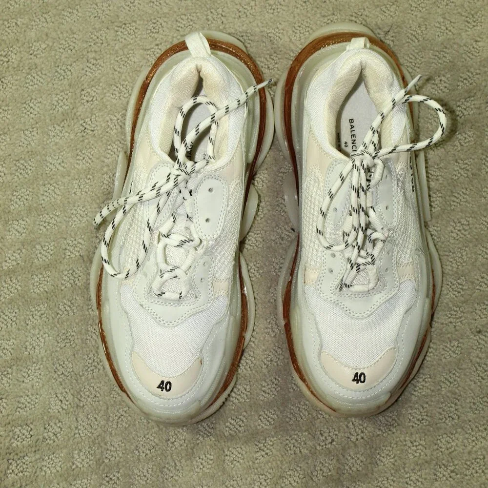Balenciaga Unisex Mens 7 /Wm 9 Triple S White Low Top Round Toe Lace-Up Sneakers